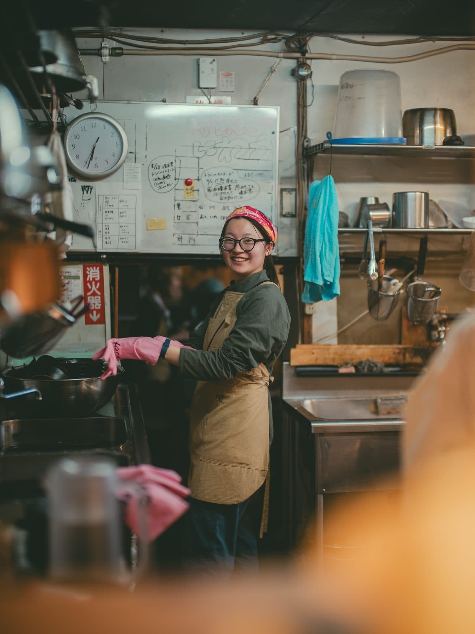 厨房での調理風景