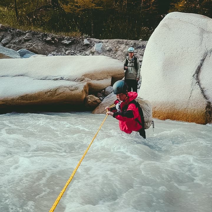 ロープを使った渡渉