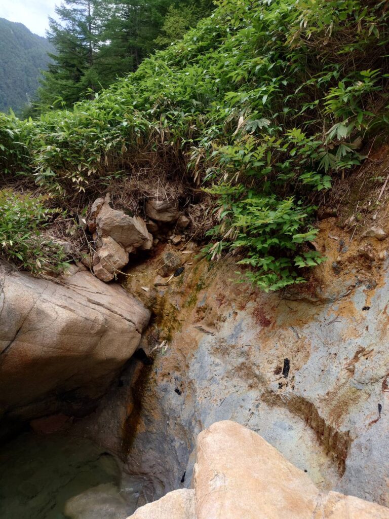 右岸グレー斜面のトラバース